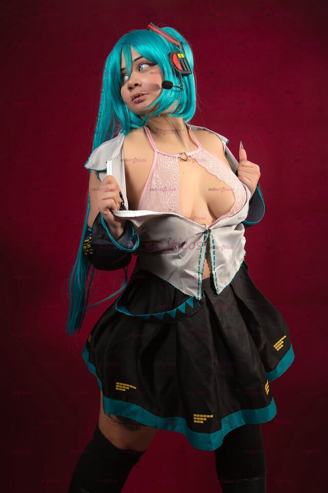 FOTOS DE COSPLAYER ADICTA A SER UNA PERRA SUMISA, GRABA COMO ME COGES