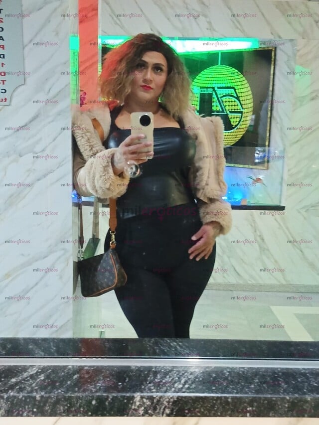 FOTOS DE PARTY GIRL TO THE MAX TO ENJOY THE HOT WORLD CUP