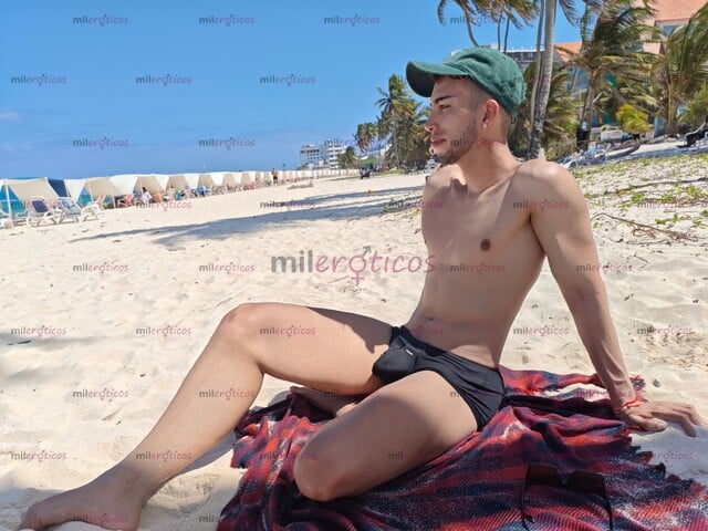 FOTOS DE BISEXUAL: ALTO, SERIO,DOTADO ,VERSÁTIL,MUY CALIENTE Y COMPLACIENTE