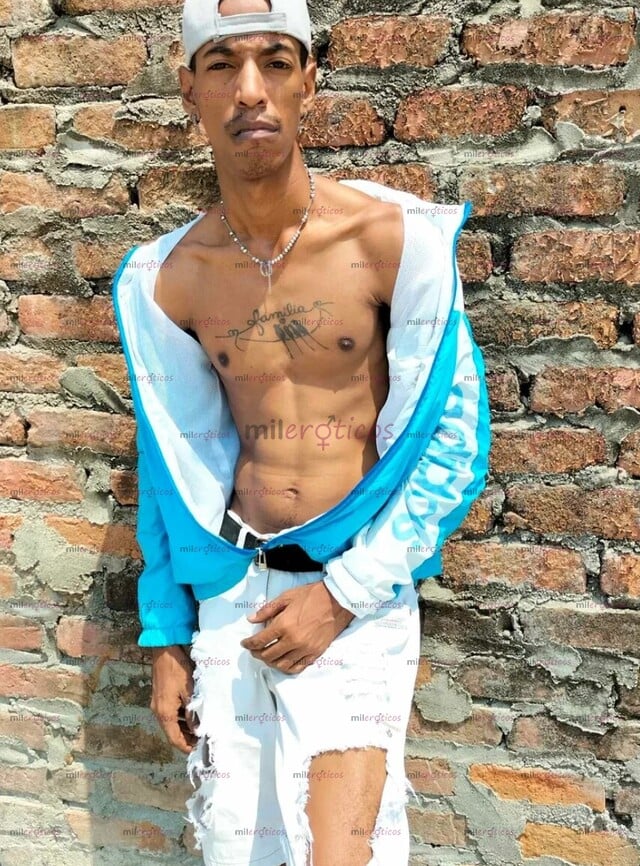 FOTOS DE FLACO MORENO BARRANQUILLERO VERGA GRANDE Y PELUDA LLENA DE LECHE