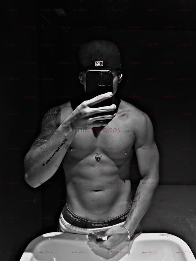 FOTOS DE DISPONIBLE JOVEN MASCULINO DOTADO MORBOSO, CON EL EQUIPO COMPLETO DE PLACER