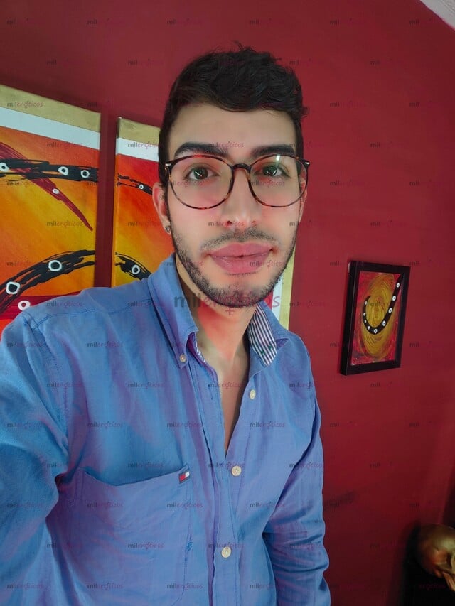 FOTOS DE BISEXUAL: ALTO, SERIO,DOTADO ,VERSÁTIL,MUY CALIENTE Y COMPLACIENTE