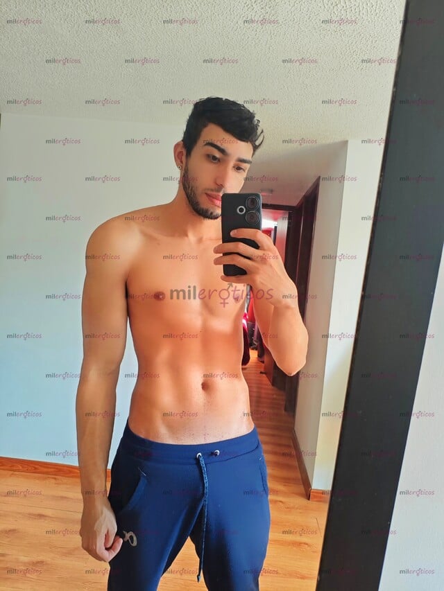 FOTOS DE BISEXUAL ALTO, SERIO, DOTADO DISPONIBLE PARAA DARTE PLACER