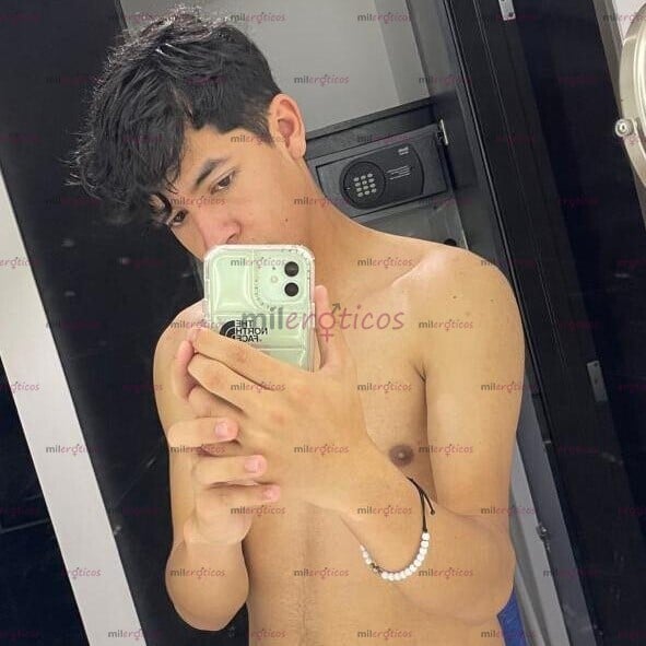 FOTOS DE JOVEN DE 22 AÑOS 100% ACTIVO VERGA DE 17 CM MUY GRUESA CON MUCHA LECHE QUE SACAR