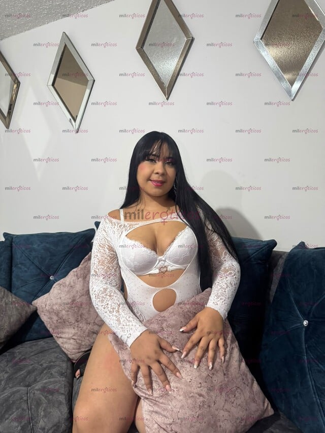 FOTOS DE GRANDE APOTEÓSICA VANESA CON UN CULO GIGANTE PARA QUE LO DISFRUTES...