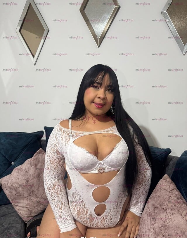 FOTOS DE GRANDE APOTEÓSICA VANESA CON UN CULO GIGANTE PARA QUE LO DISFRUTES...