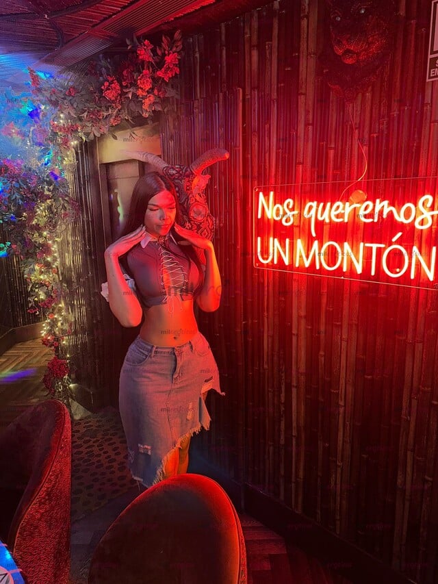 FOTOS DE IRIIS SOLO SERVICIO A DOMICILIO PARA HOMBRES SOLVENTES