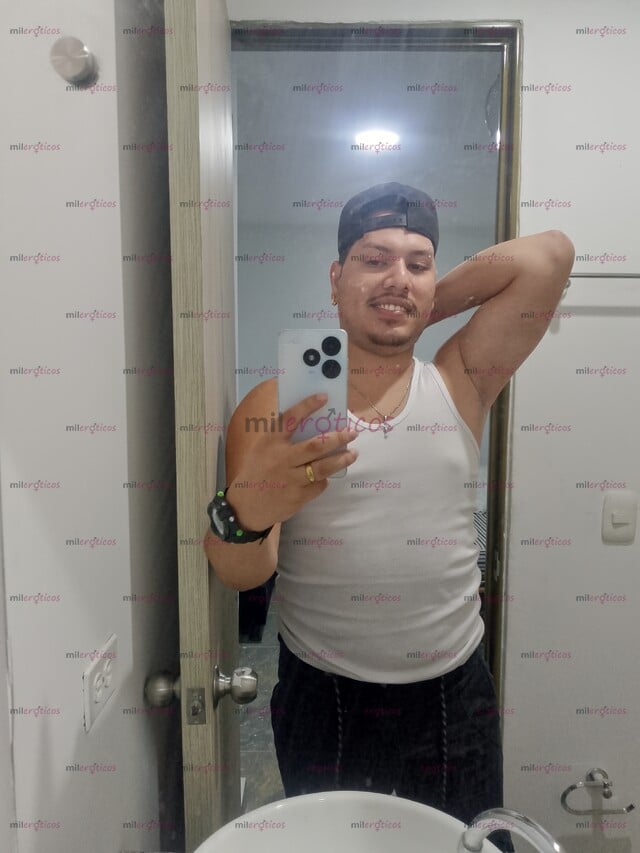 FOTOS DE HOLA SOY UN CHICO MUY MENTE ABIERTA ME GUSTAN LOS HOMBRES MAYORES