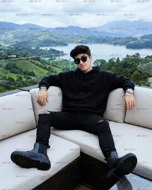 FOTOS DE JOVEN ATRACTIVO ELEGANTE COMPLACIENTE PROFESIONAL