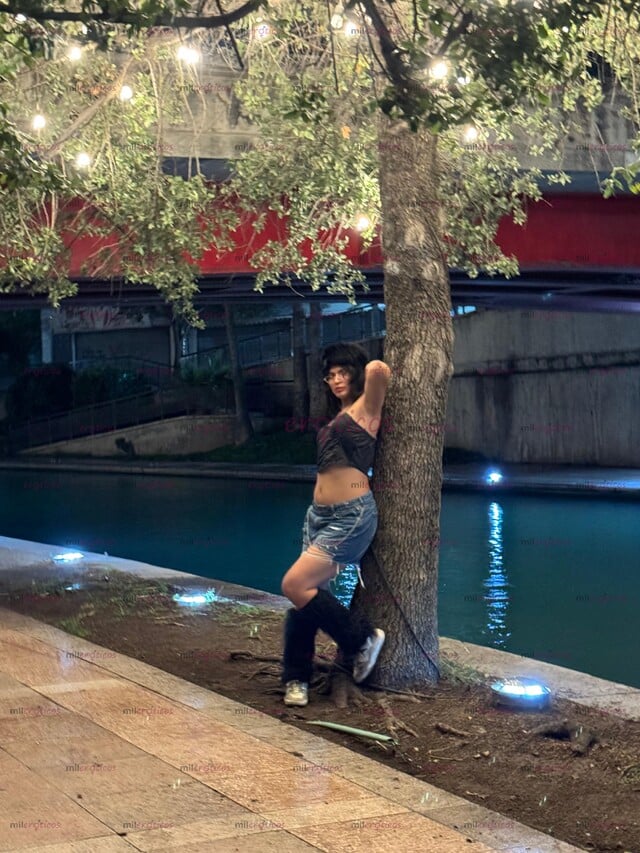 FOTOS DE TRANS FEMENINA, ALTA Y MUY GUAPA. UNA EXPERIENCIA QUE QUERRÁS REPETIR.