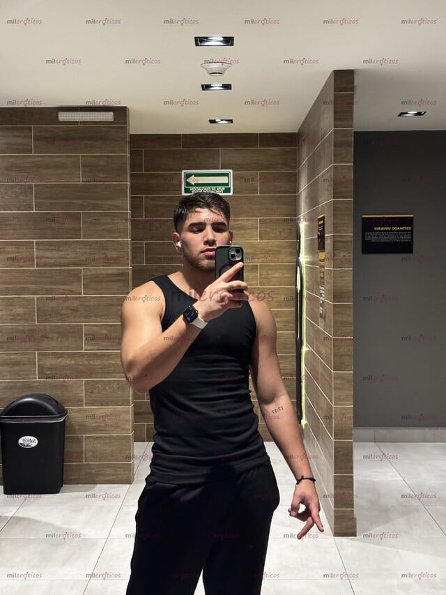 FOTOS DE CHICO COLOMBIANO BUEN SEXO, ARRECHO POR POCO TIEMPO EN TU CIUDAD