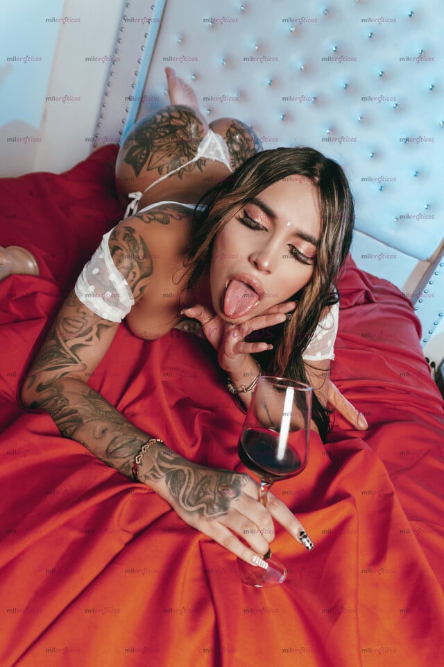 FOTOS DE DIOSA AFRODITA TATUADA , Y VOLUPTUOSA UNA MUJER ALEGRA Y MORBOSA VEN DISFRUTA