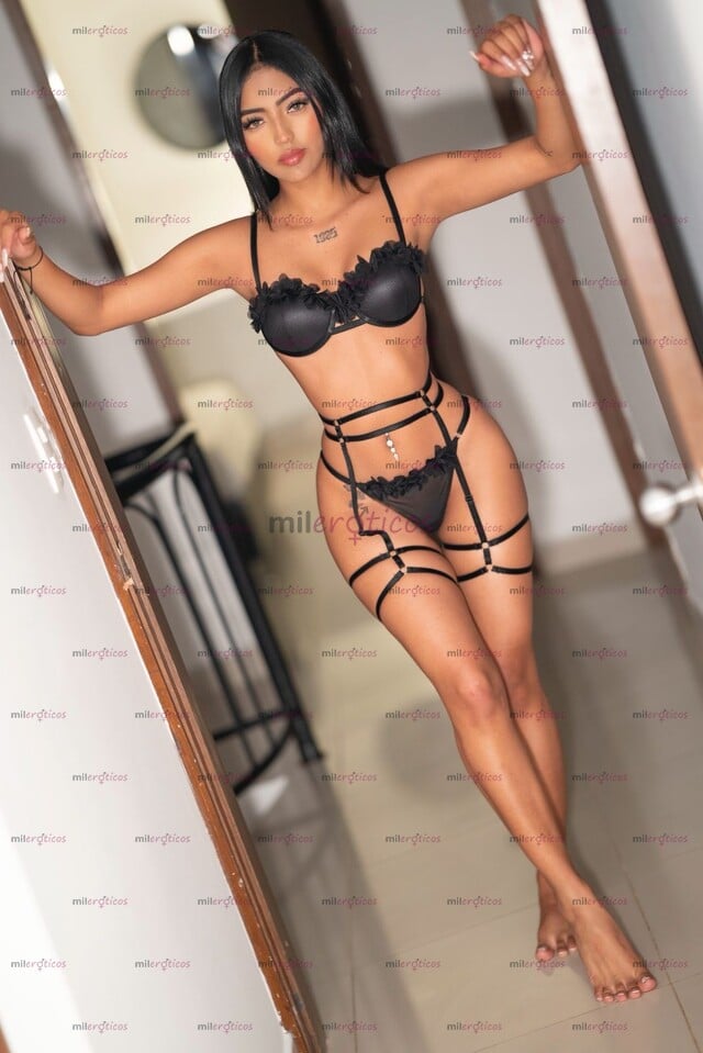 FOTOS DE LÍA, 18AÑOS, COLOMBIANA DE MEDELLÍN, OJOS CAFÉS, DELGADA CON CURVAS, CARIÑOSA
