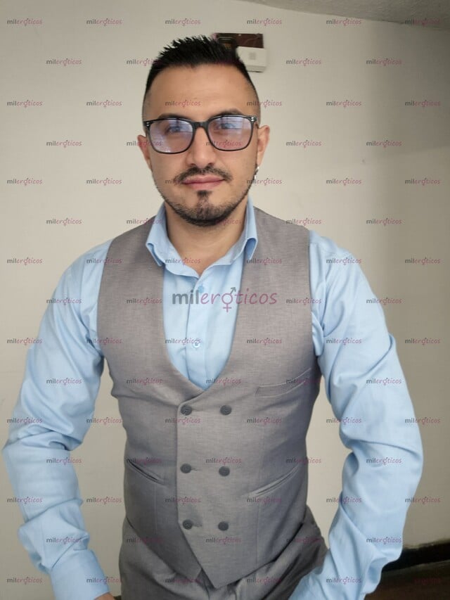 FOTOS DE UN MACHO ACTIVO. FETICHISTA Y DOMINANTE.