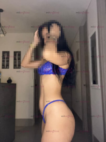 FOTOS DE DIOSA SAMARA CURVILÍNEA ESBELTA NATURAL PELIBLACK