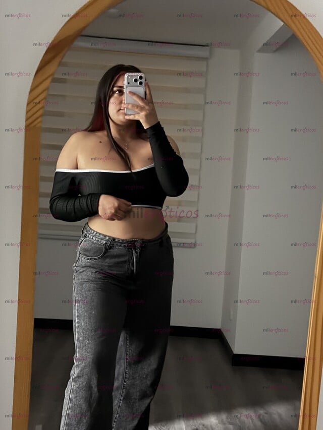 FOTOS DE NIKOL UNA HERMOSA ROLA DE 23 AÑOS ADICTA A LA VERGA Y AL SEXO DURO