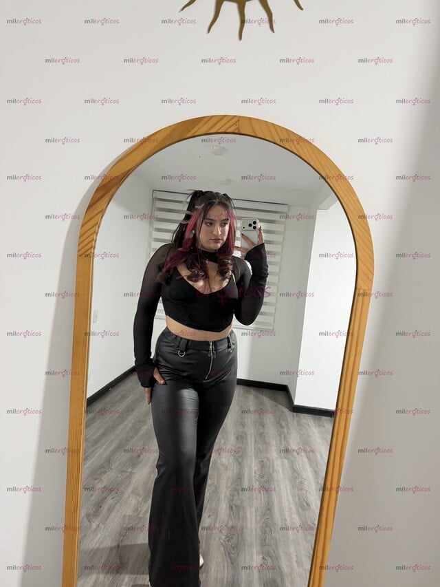 FOTOS DE NIKOL UNA HERMOSA ROLA DE 23 AÑOS ADICTA A LA VERGA Y AL SEXO DURO