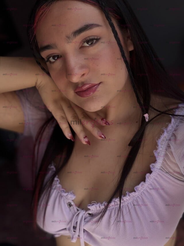 FOTOS DE NIKOL UNA HERMOSA ROLA DE 23 AÑOS ADICTA A LA VERGA Y AL SEXO DURO