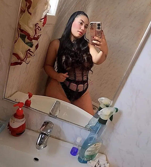 Soy carla venezolana joven estoy disponible toda la noche a domicilio y moteles voluptuosa unos pechos grandes para acariciar potona para unas nalgada...