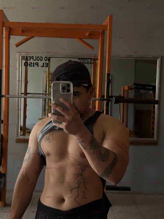 FOTOS DE JOVEN DE 28 AÑOS LISTO PARA CUMPLIR TODAS TUS FANTASÍAS Y FETICHES