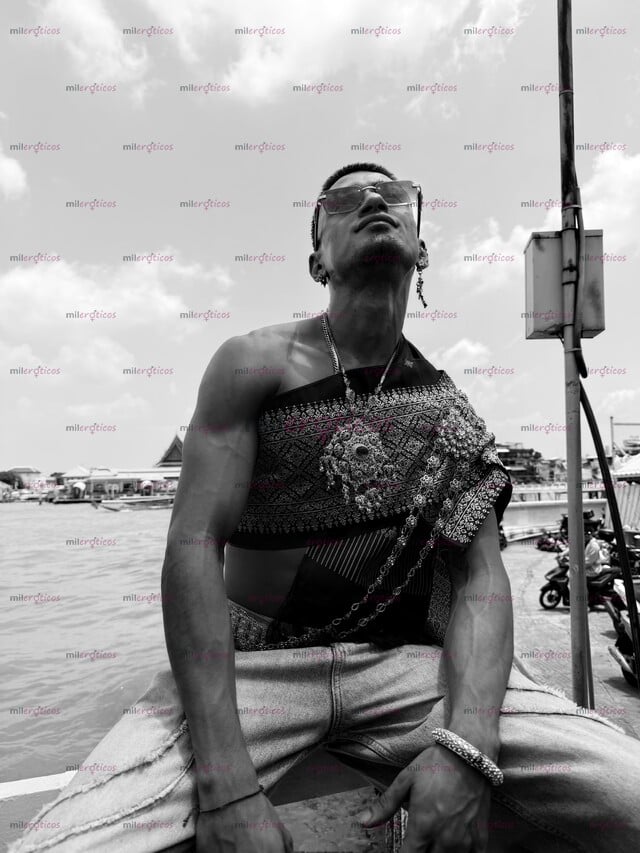 FOTOS DE JOVEN ACOMPAÑANTE, GUAPO Y MUSCULOSO VIP CULO RICO Y TRABAJADO