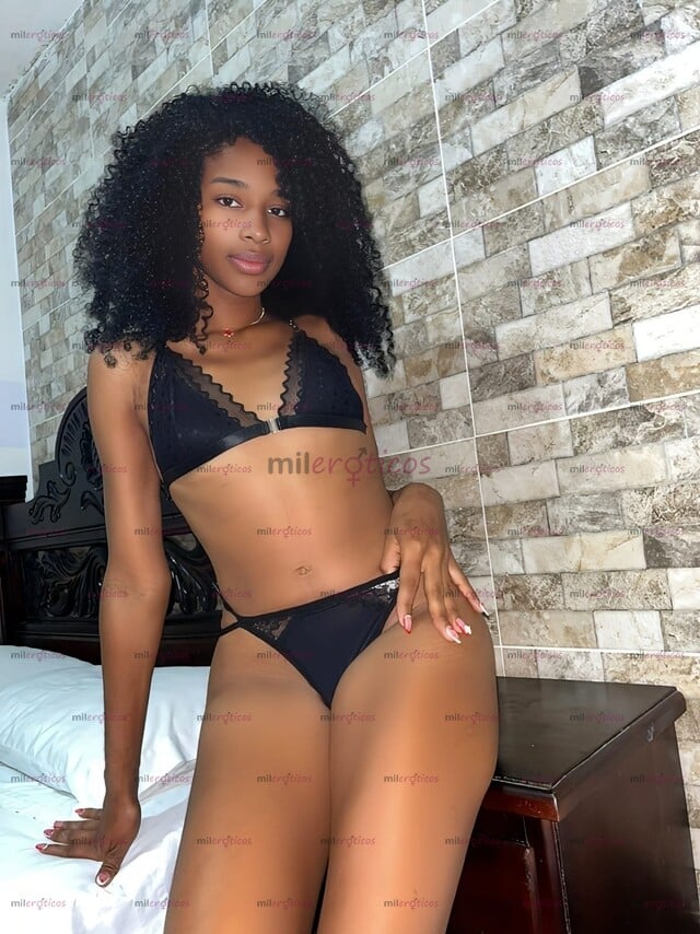 FOTOS DE CRESPA MORENA CON RICOS MOVIMIENTOS AFROCOLOMBIANA SAMI