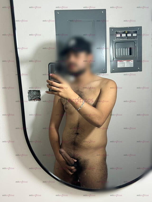 FOTOS DE JOVEN ACTIVO LISTO PARA COMPLACERTE 100% HIGIENICO