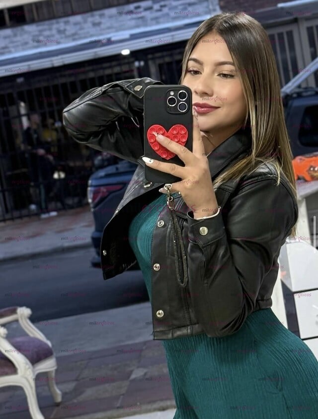 FOTOS DE AMOR , RUBIA BLANQUITA COMPLACIENTE Y CULONA PARA SATISFACER TODOS TUS DESEOS