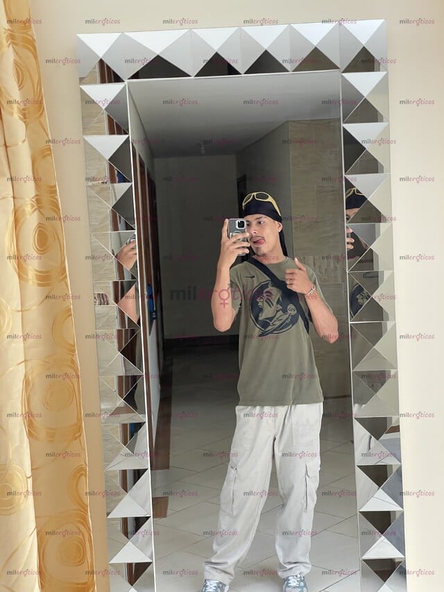 FOTOS DE SOY JULIÁN Y ESTOY AQUÍ PARA HACERTE MUY FELIZ AMOR