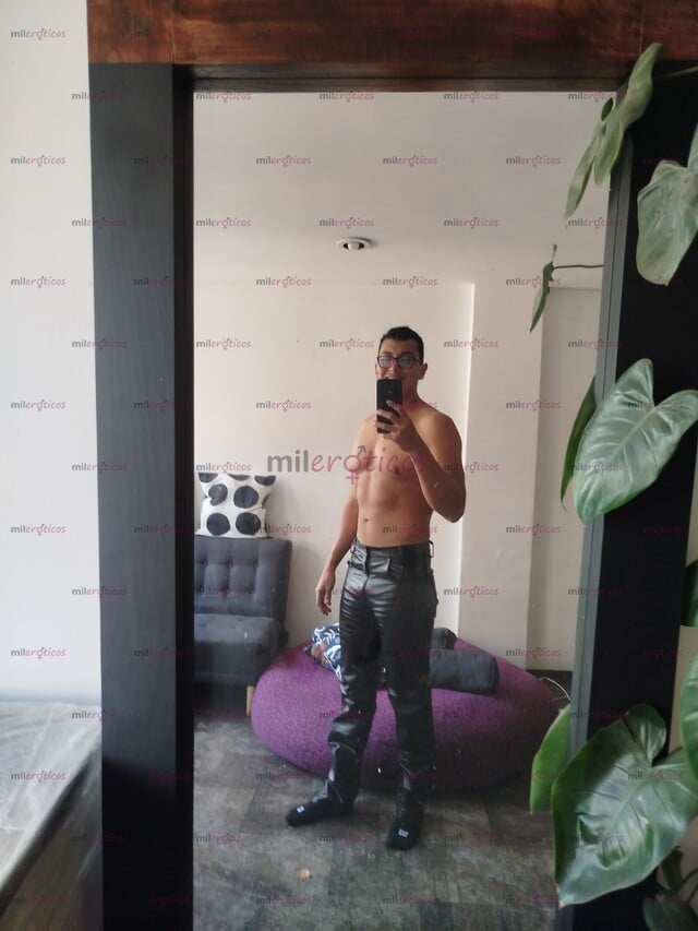 FOTOS DE ACTIVO DOMINANTE, FETICHISTA Y MUSCULOSO, BDSM Y FANTASÍAS