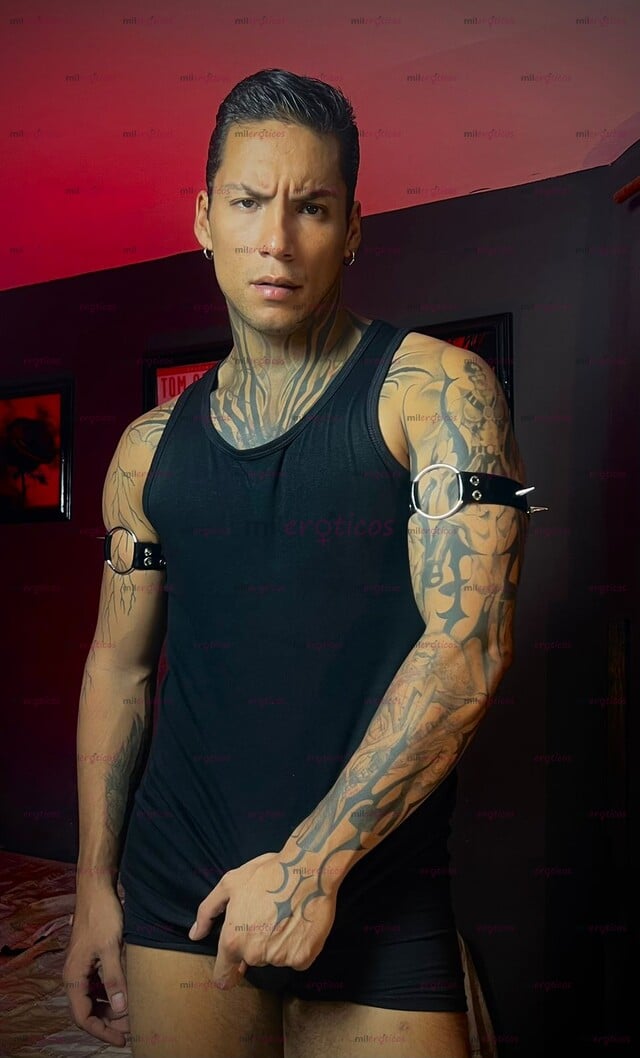 FOTOS DE JOVEN, MASCULINO Y DOMINANTE . 185 CM DE ALTURA . MACHO BDSM , MASAJES Y ETC
