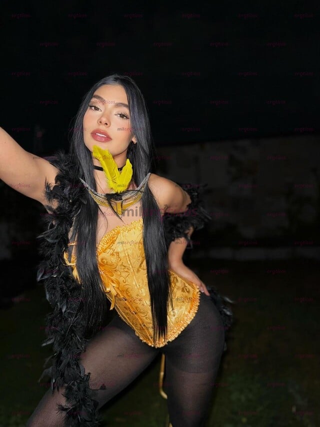 FOTOS DE SOFISTICADA COLOMBIANA MORENA DE BELLEZA EXÓTICA Y PRESENCIA INOLVIDABLE