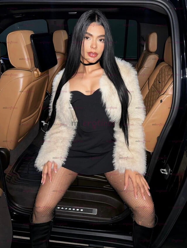 FOTOS DE SOFISTICADA COLOMBIANA MORENA DE BELLEZA EXÓTICA Y PRESENCIA INOLVIDABLE