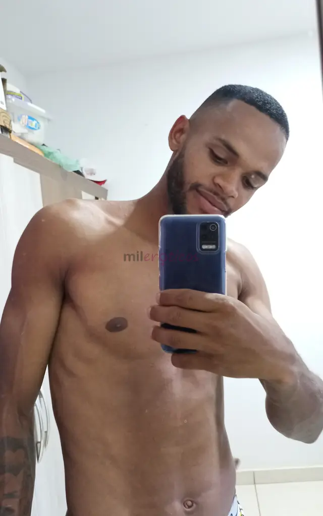 Prazer me chamo guilherme sou fa de uma boa preliminar aprecio bastante a conversa e gosto de viver a vida meu atendimento e exclusivo para mulheres e...