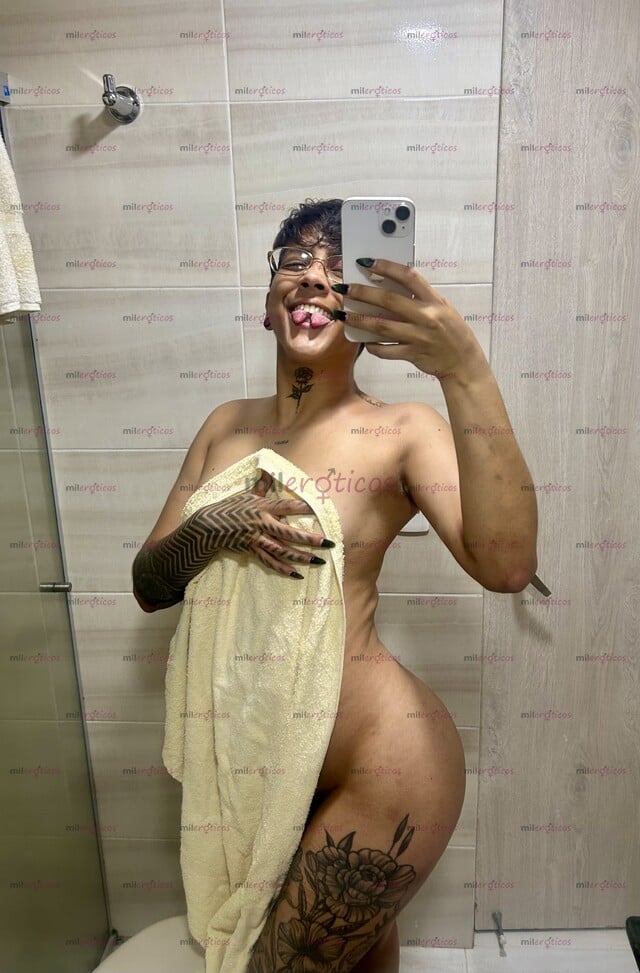FOTOS DE PAISITA LENGUA BÍFIDA CALENTANDO BOGOTÁ! POCOS DÍAS