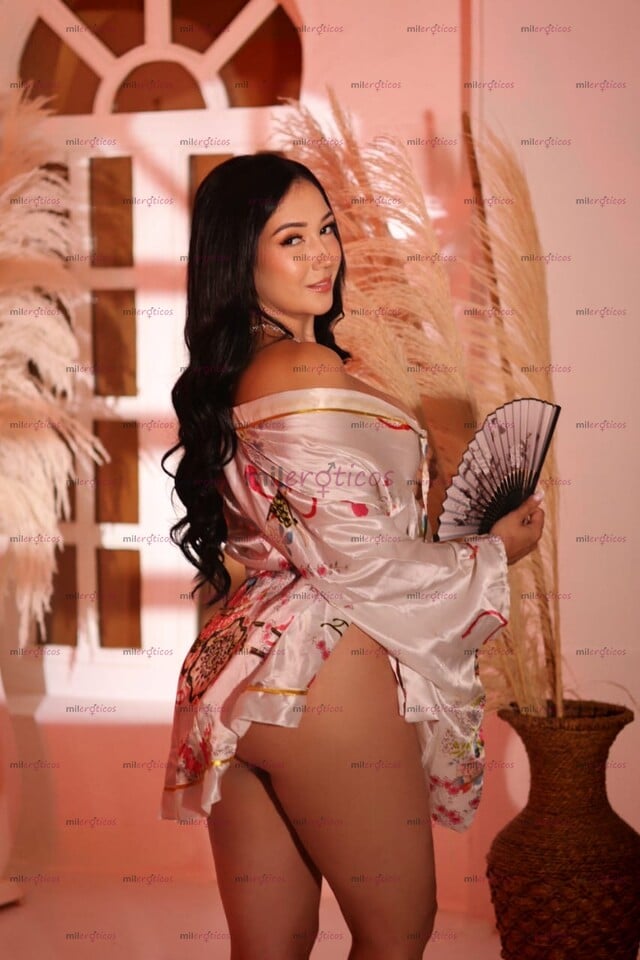 FOTOS DE ZAHRA 32 AÑOS, CABELLO LARGO NEGRO, CUERPO DE GIMNASIO MANOS DE SEDA