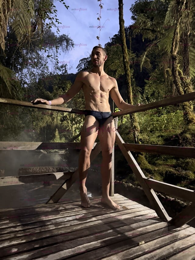 FOTOS DE HOMBRE MASCULINO JOVEN Y DE CUERPO ATLÉTICO CONTÁCTAME