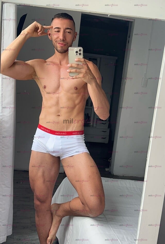 FOTOS DE HOMBRE MASCULINO JOVEN Y DE CUERPO ATLÉTICO CONTÁCTAME