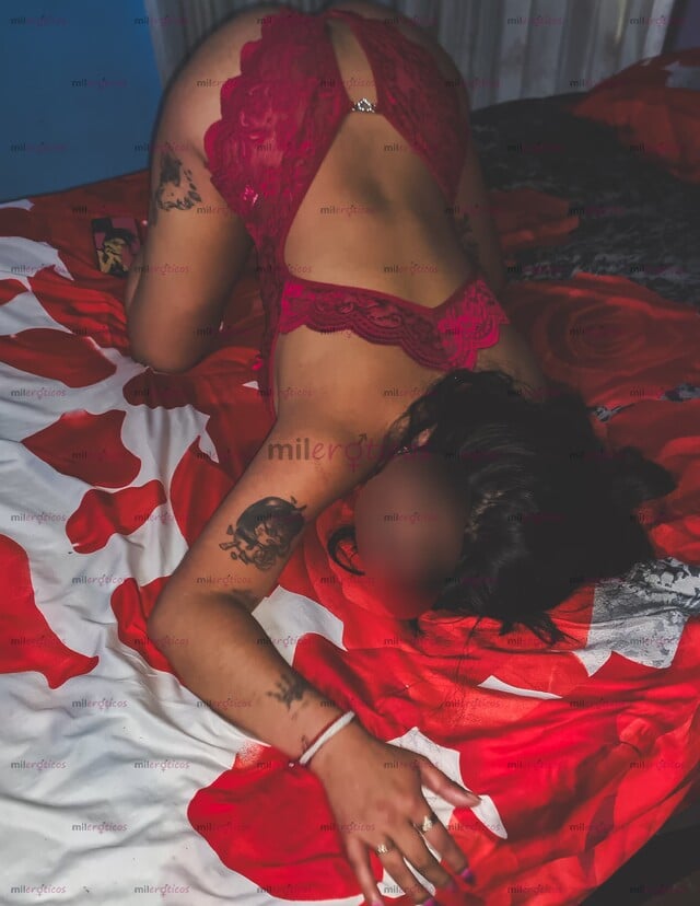 FOTOS DE HOLA SOY DAYANA UNA CHICA MORENA ALTA PELI LARGO UNA NIÑA JUGUETONA TATUADA LIST