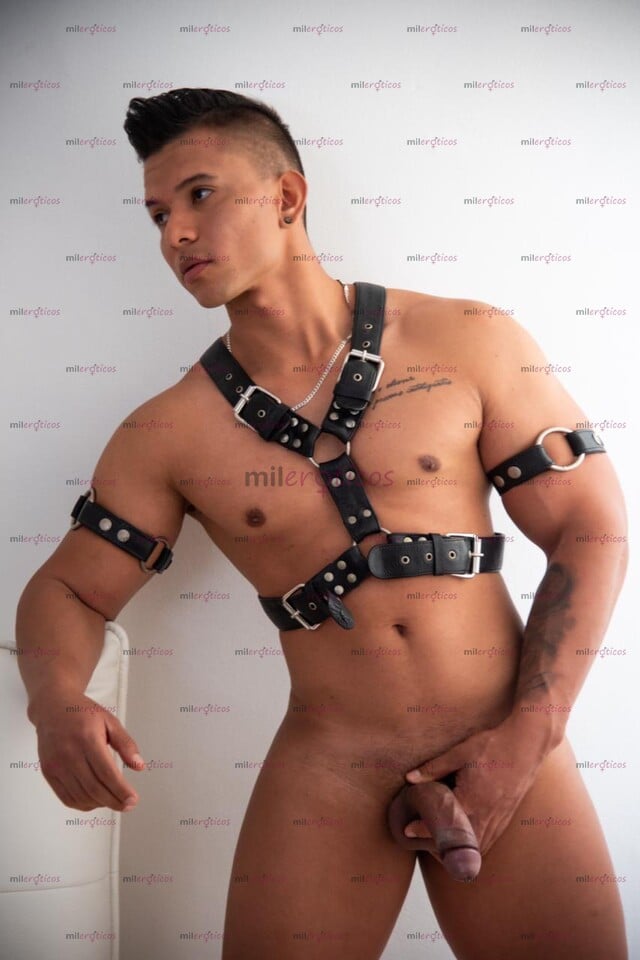FOTOS DE DANIEL MACHO GUAPO MORENO DOTADO CON VERGA CURVA COMPLACIENTE VARONIL SERIO