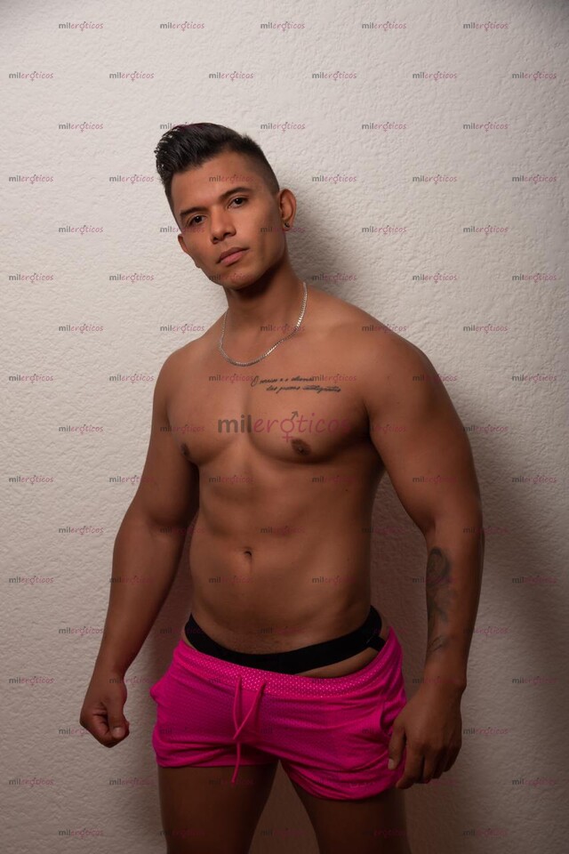 FOTOS DE DANIEL MACHO GUAPO MORENO DOTADO CON VERGA CURVA COMPLACIENTE VARONIL SERIO