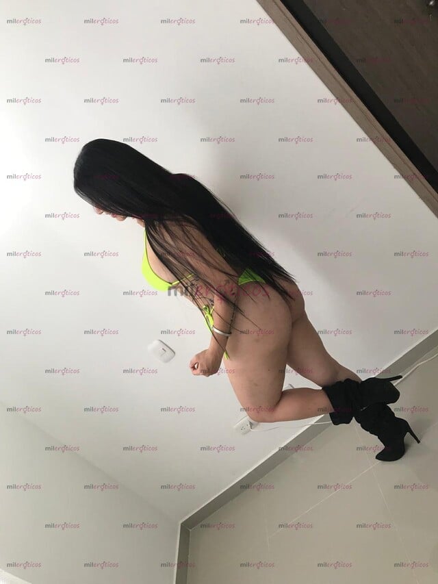 FOTOS DE HOLA AMOR , SOY MARTINA UNA CHICA JOVEN CARIÑOSA Y DE PIEL SUAVE QUE LE ENCANTA