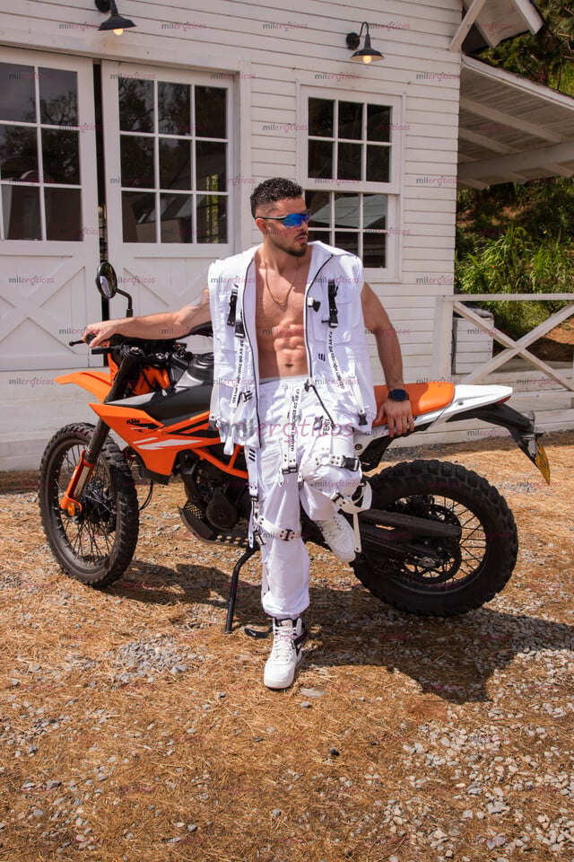 FOTOS DE COLOMBIANO 23CM, ELEGANCIA QUE SE NOTA, EXCLUSIVIDAD QUE SE SIENTE