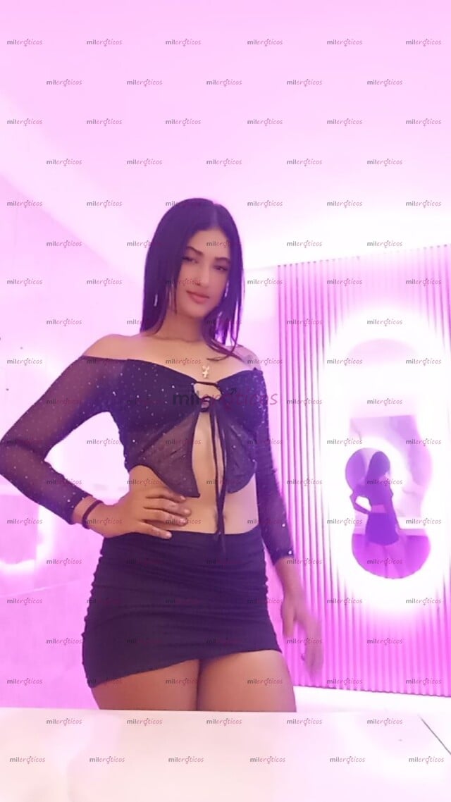 FOTOS DE EXOTICA MORENA CALIENTE CON UNA VAGINA MOJDA Y APRETADITA