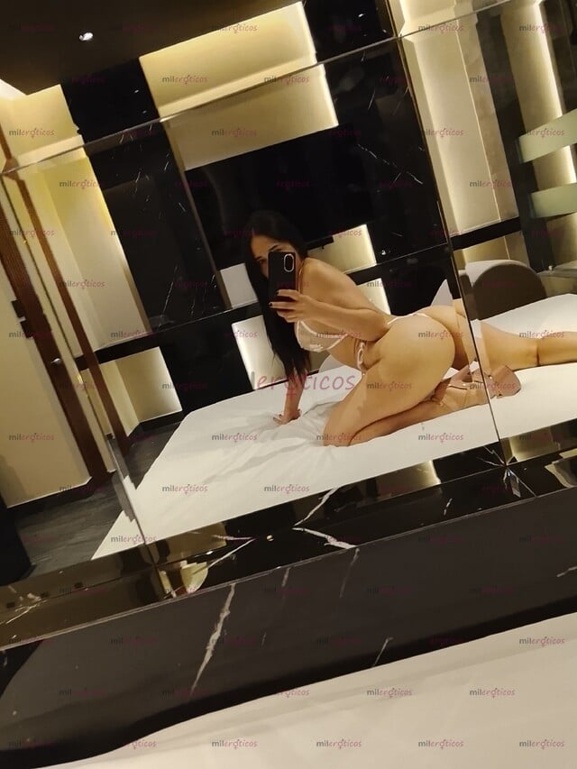 FOTOS DE NUEVA DIVA CON LUGAR . CARA DE ÁNGEL CUERPO DE INFARTO .