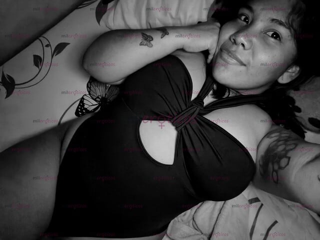 FOTOS DE HERMOSA MUJER MORENA CON RICO CUERPO COMPLACIENTE AMOROSA Y MUY CALIENTE