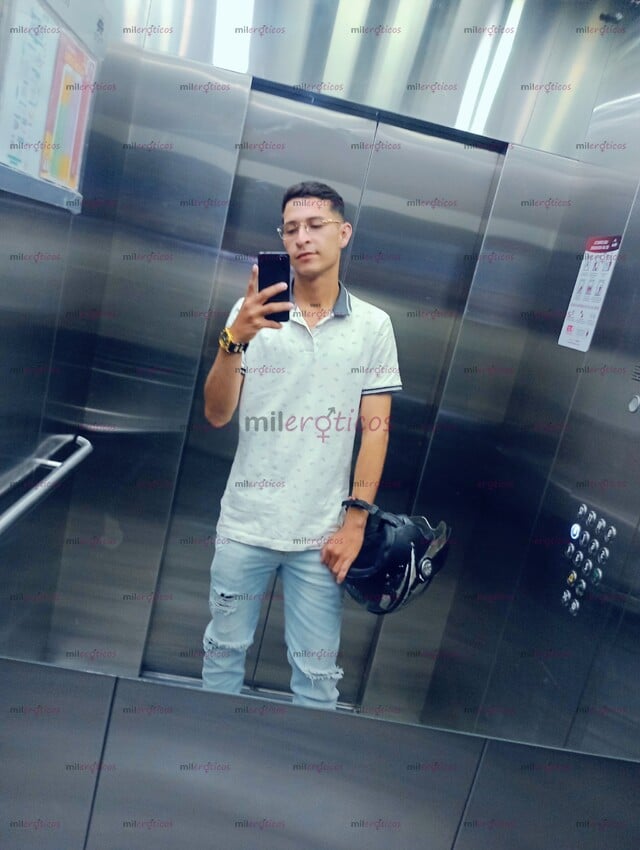 FOTOS DE DE NUEVO EN LA CIUDAD HOMBRE COMPLACIENTE