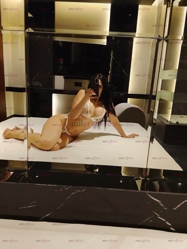 FOTOS DE NUEVA DIVA CON LUGAR . CARA DE ÁNGEL CUERPO DE INFARTO .