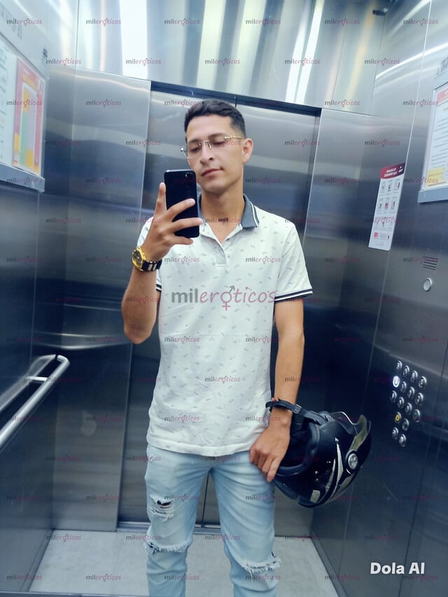 FOTOS DE HOMBRE. CALIENTE DISPUESTO A COMPLACERTE. DÓNDE ESTES