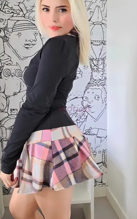 Oii meus principes me chamo sofia lemos sou uma loirinha toda natural com um bumbum lindo pele super macia toda cheirosa e gostosa de apertar nao sou...